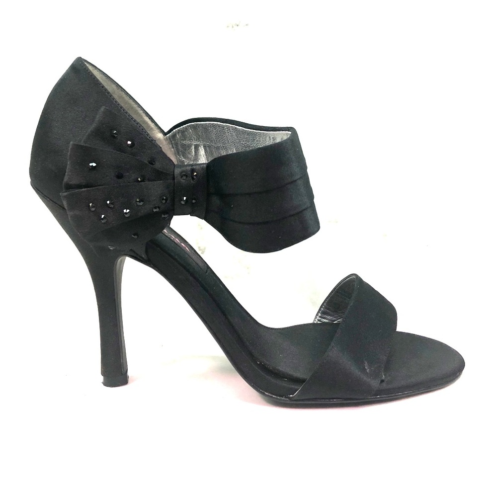 Nina Black Heels With Bow Detail